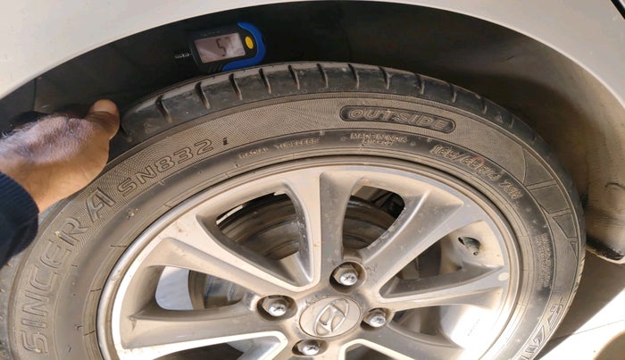 2016 Hyundai Grand i10 ASTA (O) AT 1.2 KAPPA VTVT, Petrol, Automatic, 68,427 km, tyre