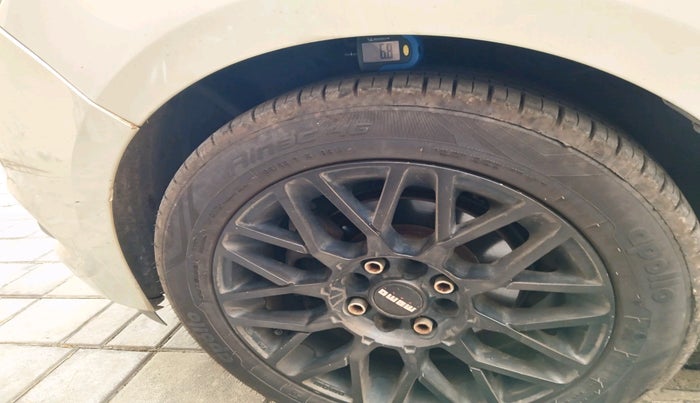 2015 Ford New Figo TITANIUM1.5 DIESEL, Diesel, Manual, 1,19,292 km, tyre