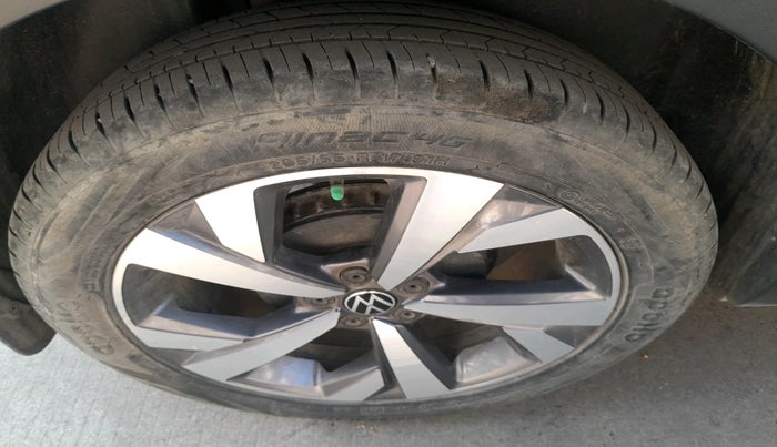 2022 Volkswagen TAIGUN TOPLINE 1.0 TSI MT, Petrol, Manual, 31,159 km, tyre