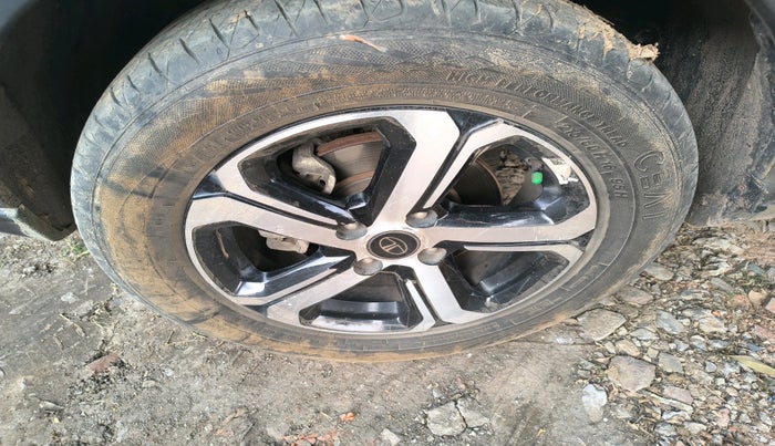 2022 Tata NEXON XZA PLUS (HS) PETROL, Petrol, Automatic, 28,200 km, tyre