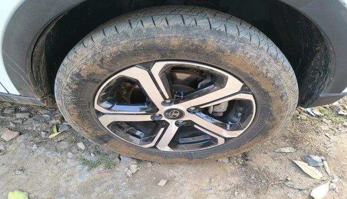 2022 Tata NEXON XZA PLUS (HS) PETROL, Petrol, Automatic, 28,200 km, tyre