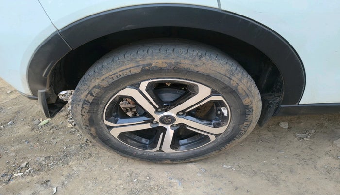 2022 Tata NEXON XZA PLUS (HS) PETROL, Petrol, Automatic, 28,200 km, tyre