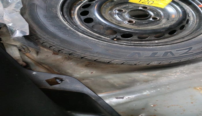 2015 Maruti Baleno ALPHA PETROL 1.2, Petrol, Manual, 1,72,802 km, tyre