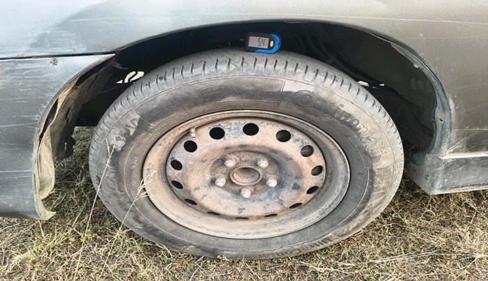 2012 Toyota Innova GX 2.5 8 STR, Diesel, Manual, 4,20,174 km, tyre