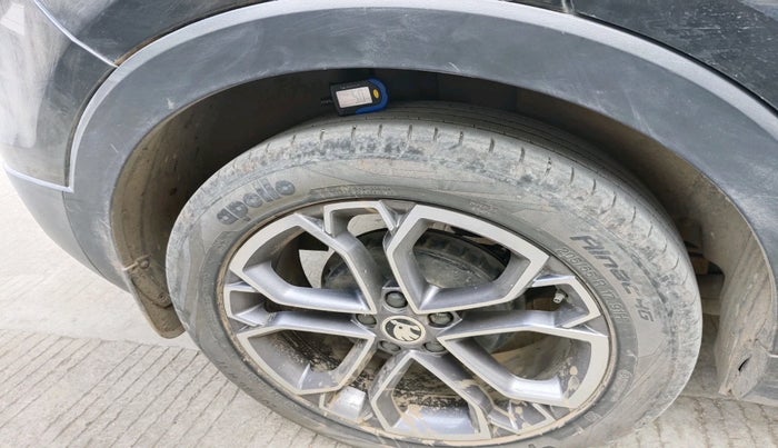 2022 Skoda KUSHAQ STYLE 1.0L TSI AT (6 AIRBAGS), Petrol, Automatic, 48,756 km, tyre