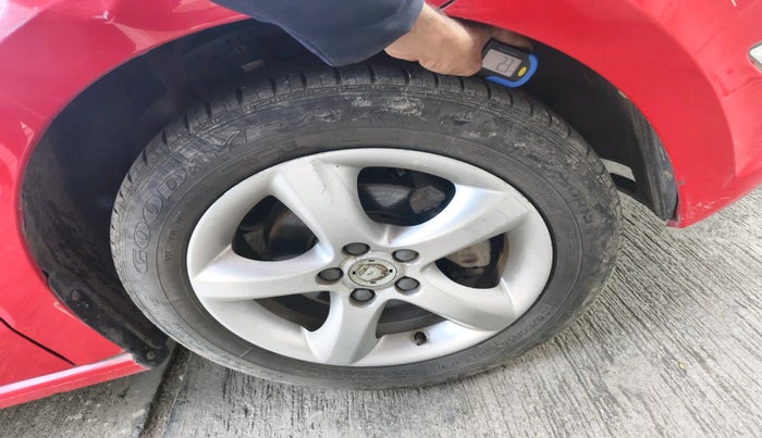 2012 Skoda Rapid ELEGANCE 1.6 MPI AT, Petrol, Automatic, 69,893 km, tyre