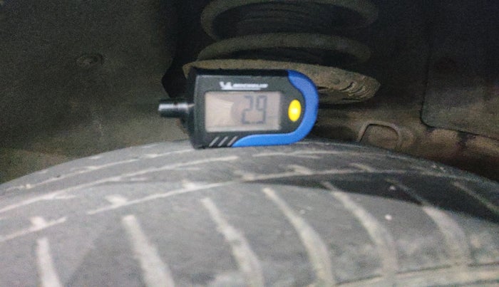 2010 Skoda Fabia CLASSIC 1.2 MPI, Petrol, Manual, 1,03,128 km, tyre