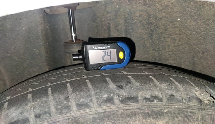 2010 Skoda Fabia CLASSIC 1.2 MPI, Petrol, Manual, 1,03,128 km, tyre