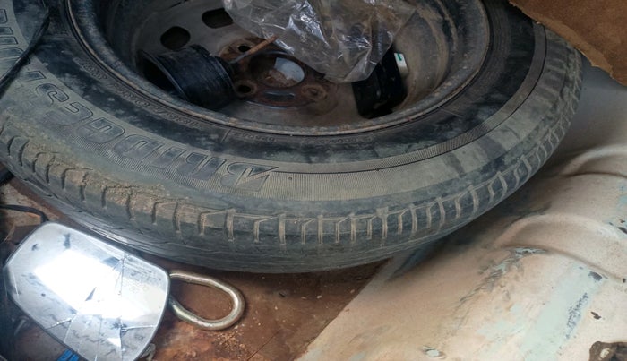 2011 Ford Fiesta Classic CLXI 1.4 DIESEL, Diesel, Manual, 1,65,317 km, tyre