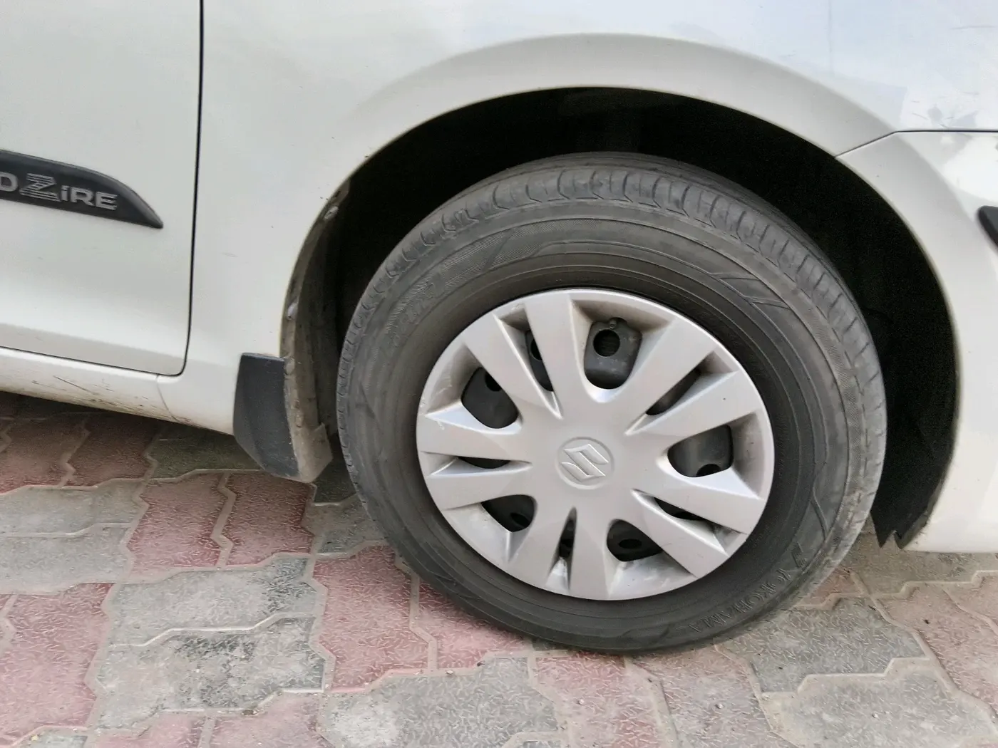 2013 Maruti Swift Dzire VDI, Diesel, Manual, 1,75,139 km, tyre