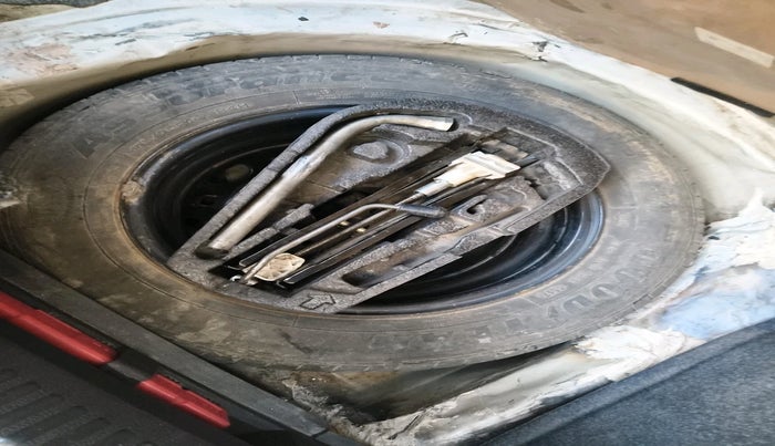 2011 Volkswagen Polo COMFORTLINE 1.2L PETROL, Petrol, Manual, 1,44,927 km, tyre