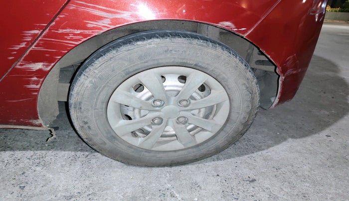 2011 Hyundai Eon ERA +, Petrol, Manual, 1,21,024 km, tyre