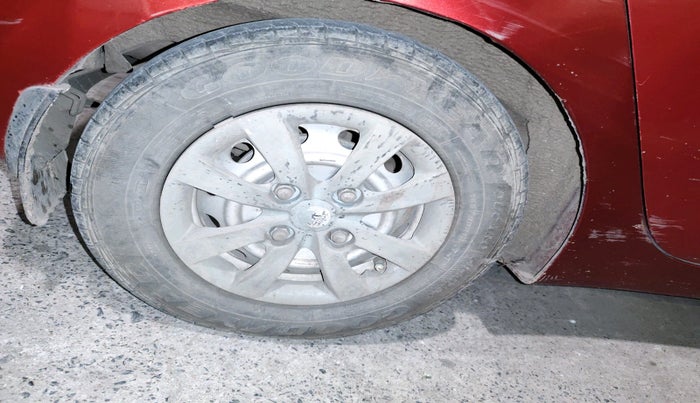 2011 Hyundai Eon ERA +, Petrol, Manual, 1,21,024 km, tyre