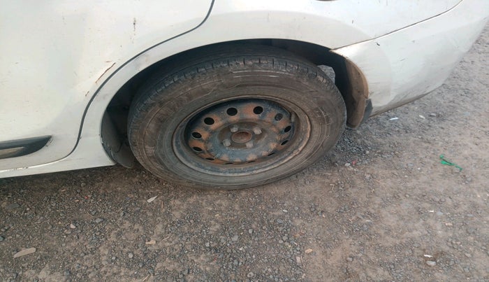 2017 Maruti Dzire VDI, Diesel, Manual, 2,13,811 km, tyre