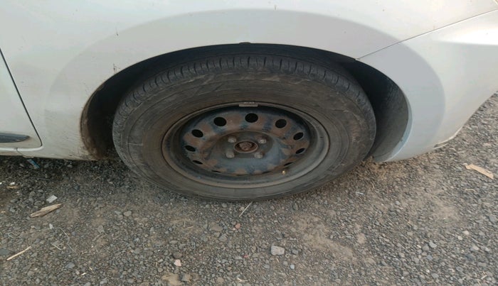 2017 Maruti Dzire VDI, Diesel, Manual, 2,13,811 km, tyre