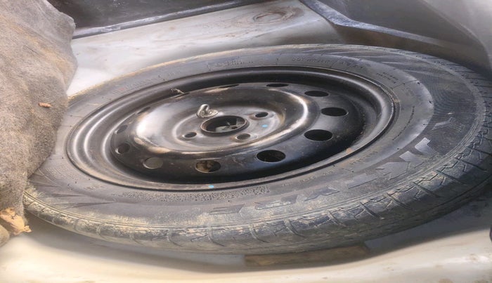 2015 Maruti Swift VDI, Diesel, Manual, 1,27,860 km, tyre