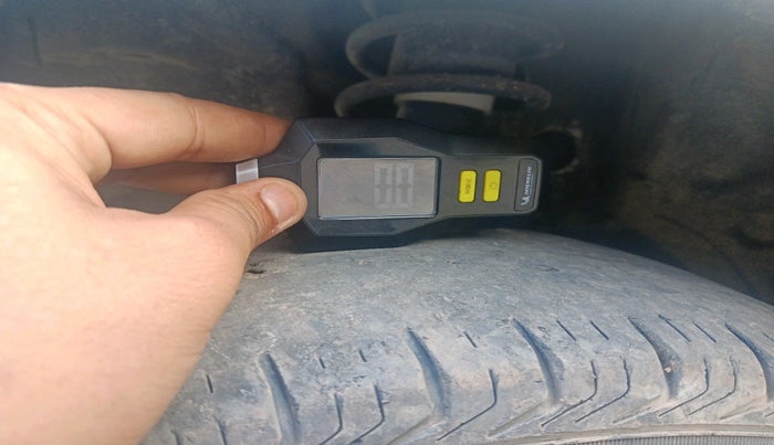 2011 Maruti Wagon R 1.0 VXI, Petrol, Manual, 1,18,951 km, tyre