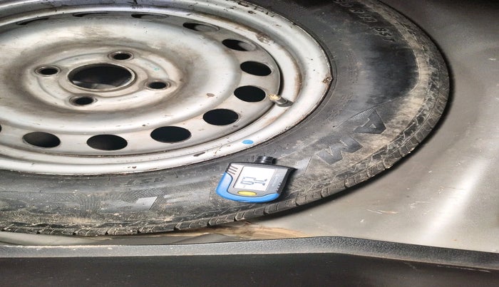 2015 Maruti Swift VXI, Petrol, Manual, 75,072 km, tyre