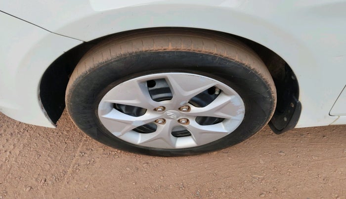 2015 Hyundai Verna FLUIDIC 1.4 VTVT, Petrol, Manual, 88,623 km, tyre