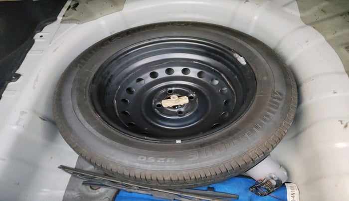 2015 Hyundai Verna FLUIDIC 1.4 VTVT, Petrol, Manual, 88,623 km, tyre