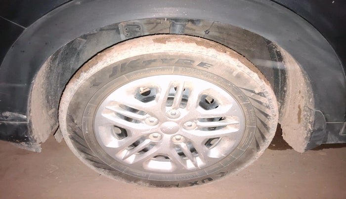 2023 KIA CARENS PRESTIGE 1.5 PETROL 7 STR, Petrol, Manual, 31,476 km, tyre