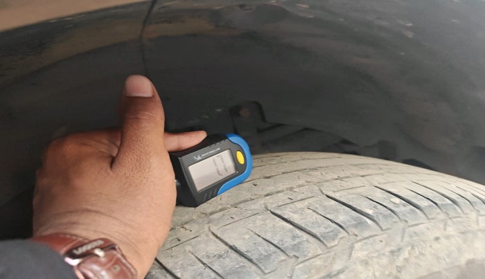 2016 Mahindra XUV500 W10, Diesel, Manual, 1,19,920 km, tyre