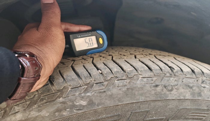 2016 Mahindra XUV500 W10, Diesel, Manual, 1,19,920 km, tyre