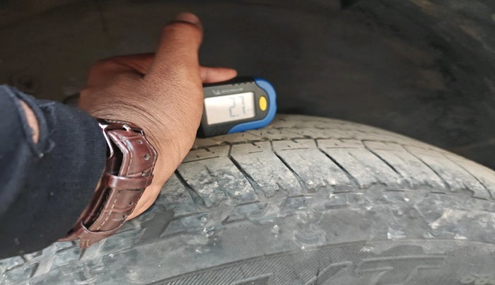 2016 Mahindra XUV500 W10, Diesel, Manual, 1,19,920 km, tyre