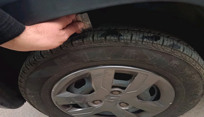 2016 Renault Kwid RXT 1.0 AMT, Petrol, Automatic, 52,249 km, tyre