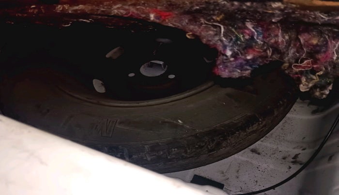 2016 Renault Kwid RXT 1.0 AMT, Petrol, Automatic, 52,249 km, tyre