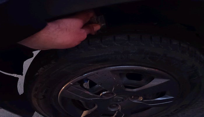 2016 Renault Kwid RXT 1.0 AMT, Petrol, Automatic, 52,249 km, tyre