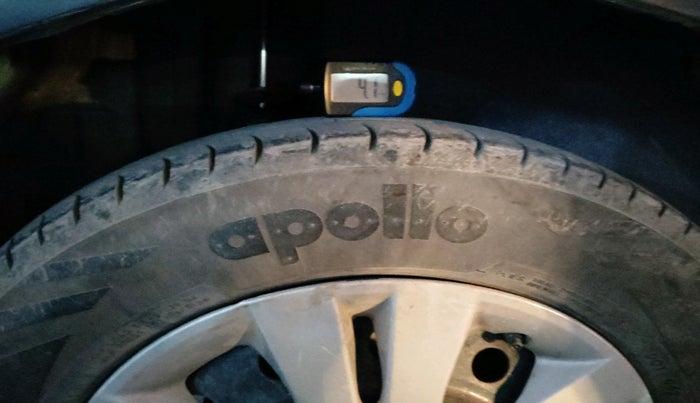 2017 Maruti Swift VXI, Petrol, Manual, 1,09,369 km, tyre