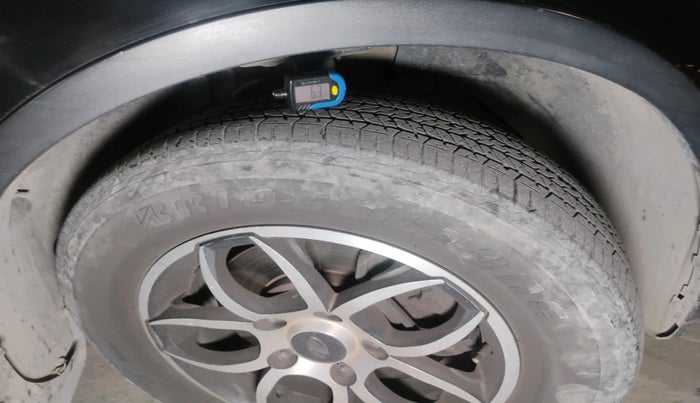 2018 Mahindra XUV500 W7, Diesel, Manual, 48,322 km, tyre