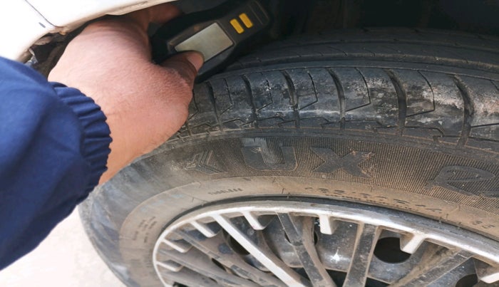 2019 Maruti Swift LXI, Petrol, Manual, 88,246 km, tyre