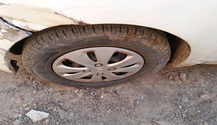 2010 Hyundai i10 MAGNA 1.2, Petrol, Manual, 1,05,066 km, tyre