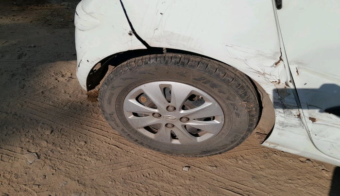 2010 Hyundai i10 MAGNA 1.2, Petrol, Manual, 1,05,066 km, tyre