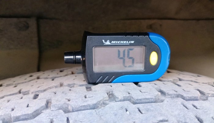 2012 Tata Safari Storme 2.2 VX 4X2, Diesel, Manual, 1,24,012 km, tyre