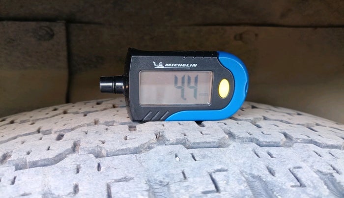 2012 Tata Safari Storme 2.2 VX 4X2, Diesel, Manual, 1,24,012 km, tyre