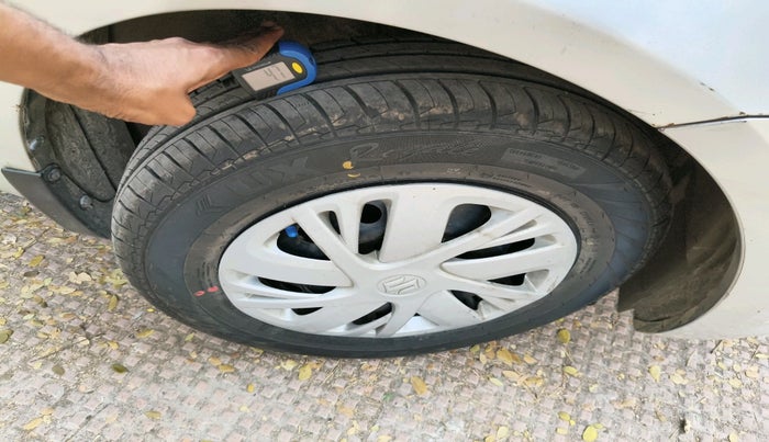 2016 Maruti Swift VXI, Petrol, Manual, 1,08,322 km, tyre