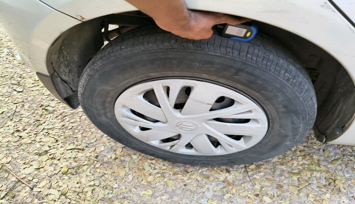 2016 Maruti Swift VXI, Petrol, Manual, 1,08,322 km, tyre