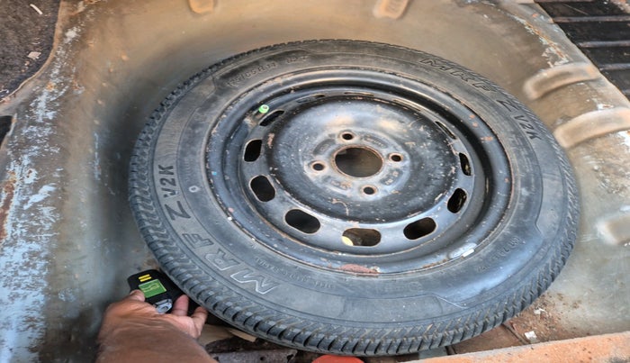 2011 Ford Fiesta Classic SXI 1.4 DIESEL, Diesel, Manual, 1,49,223 km, tyre