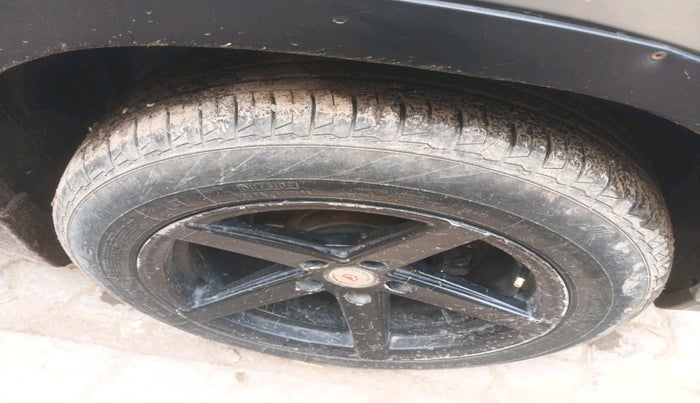 2021 Maruti Vitara Brezza LXI, Petrol, Manual, 1,04,861 km, tyre