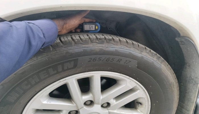 2012 Toyota Fortuner 3.0 4X2 AT, Diesel, Automatic, 3,04,557 km, tyre