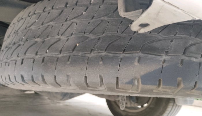 2012 Toyota Fortuner 3.0 4X2 AT, Diesel, Automatic, 3,04,557 km, tyre