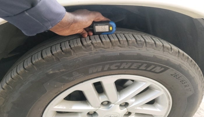 2012 Toyota Fortuner 3.0 4X2 AT, Diesel, Automatic, 3,04,557 km, tyre