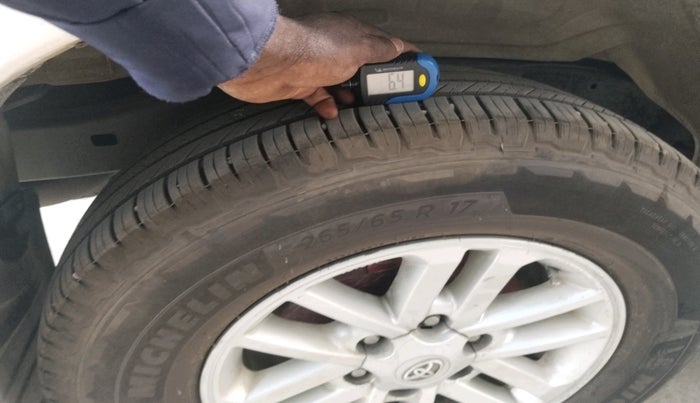 2012 Toyota Fortuner 3.0 4X2 AT, Diesel, Automatic, 3,04,557 km, tyre