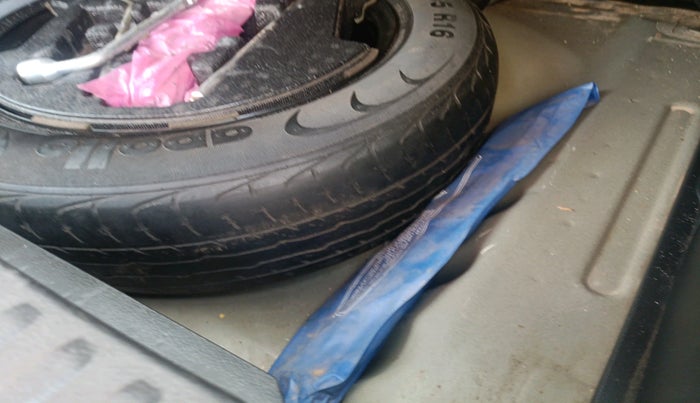 2019 Maruti Vitara Brezza VDI, Diesel, Manual, 1,06,526 km, tyre