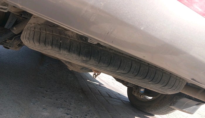 2017 Toyota Innova Crysta 2.4 VX 8 STR, Diesel, Manual, 2,39,906 km, tyre