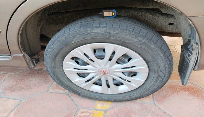 2015 Toyota Innova 2.5 GX 8 STR, Diesel, Manual, 1,45,000 km, tyre