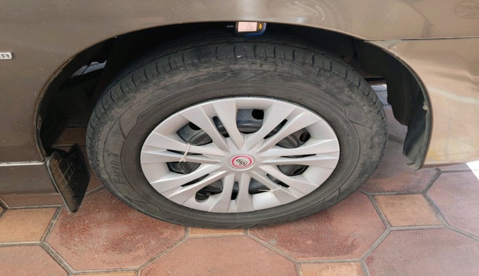 2015 Toyota Innova 2.5 GX 8 STR, Diesel, Manual, 1,45,000 km, tyre